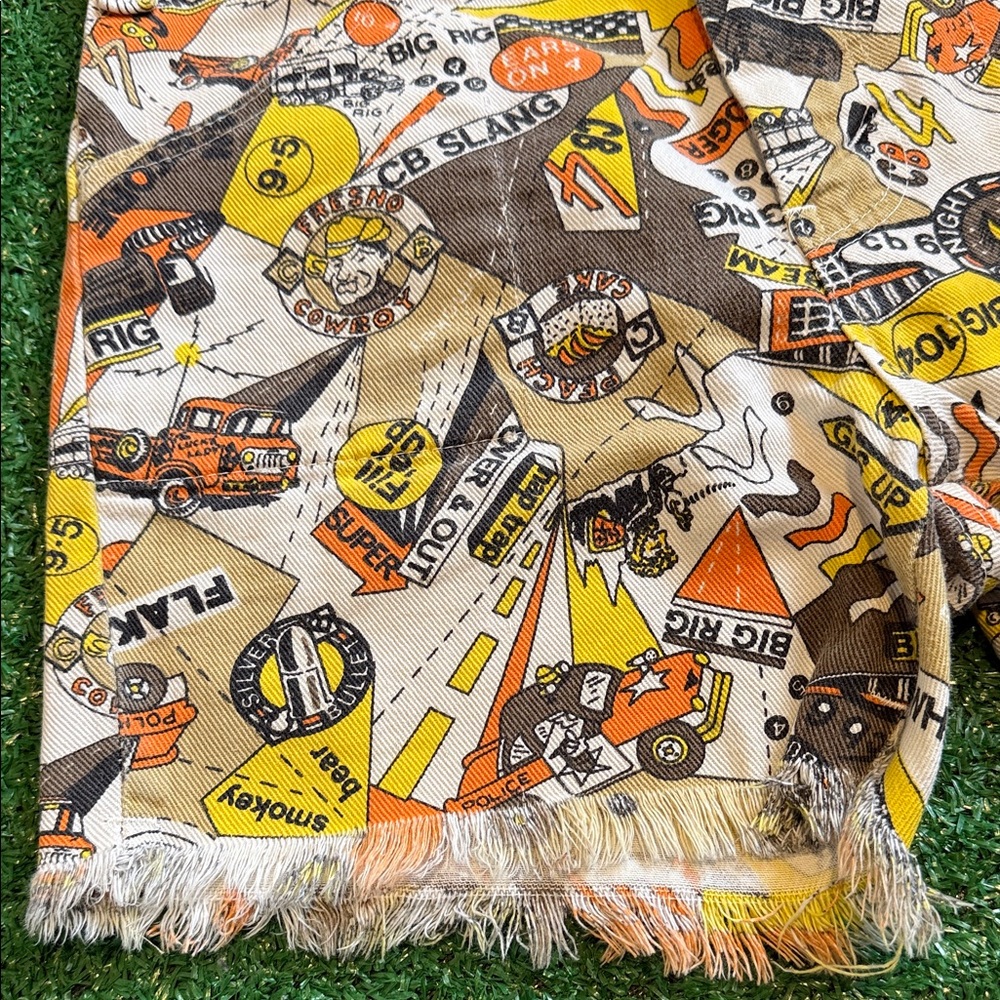 Rad & Rare 70s Vintage Big Rig CB Radio Slang Graphic Print Frayed Jean Shorts - Picture 4 of 14